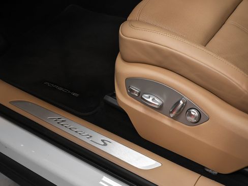 Certified 2024 Porsche Macan S AWD/4WD image 24