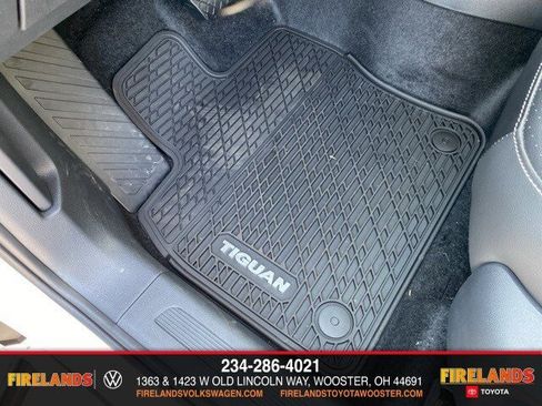 New 2024 Volkswagen Tiguan SE image 28