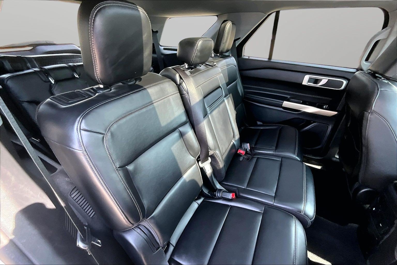 Used 2022 Ford Explorer XLT AWD/4WD image 17