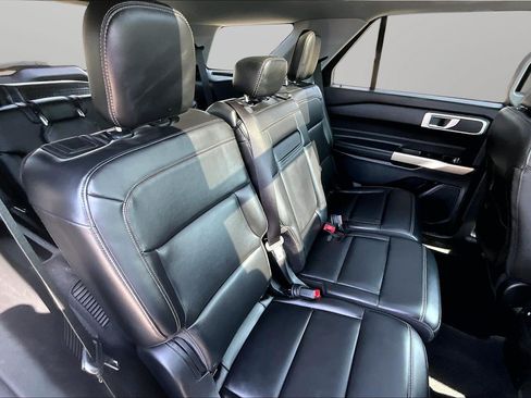 Used 2022 Ford Explorer XLT AWD/4WD image 17