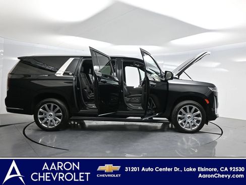 Used 2024 Cadillac Escalade ESV Premium Luxury Platinum AWD/4WD image 3
