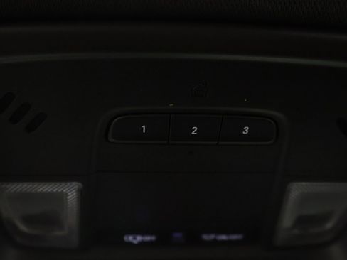 Used 2023 Chevrolet Traverse LT image 49