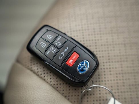 Certified 2024 Toyota Sienna Limited FWD image 47