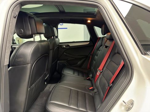 Used 2015 Porsche Macan Turbo image 29