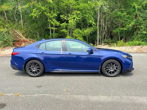 Used 2025 Toyota Camry SE FWD image 6