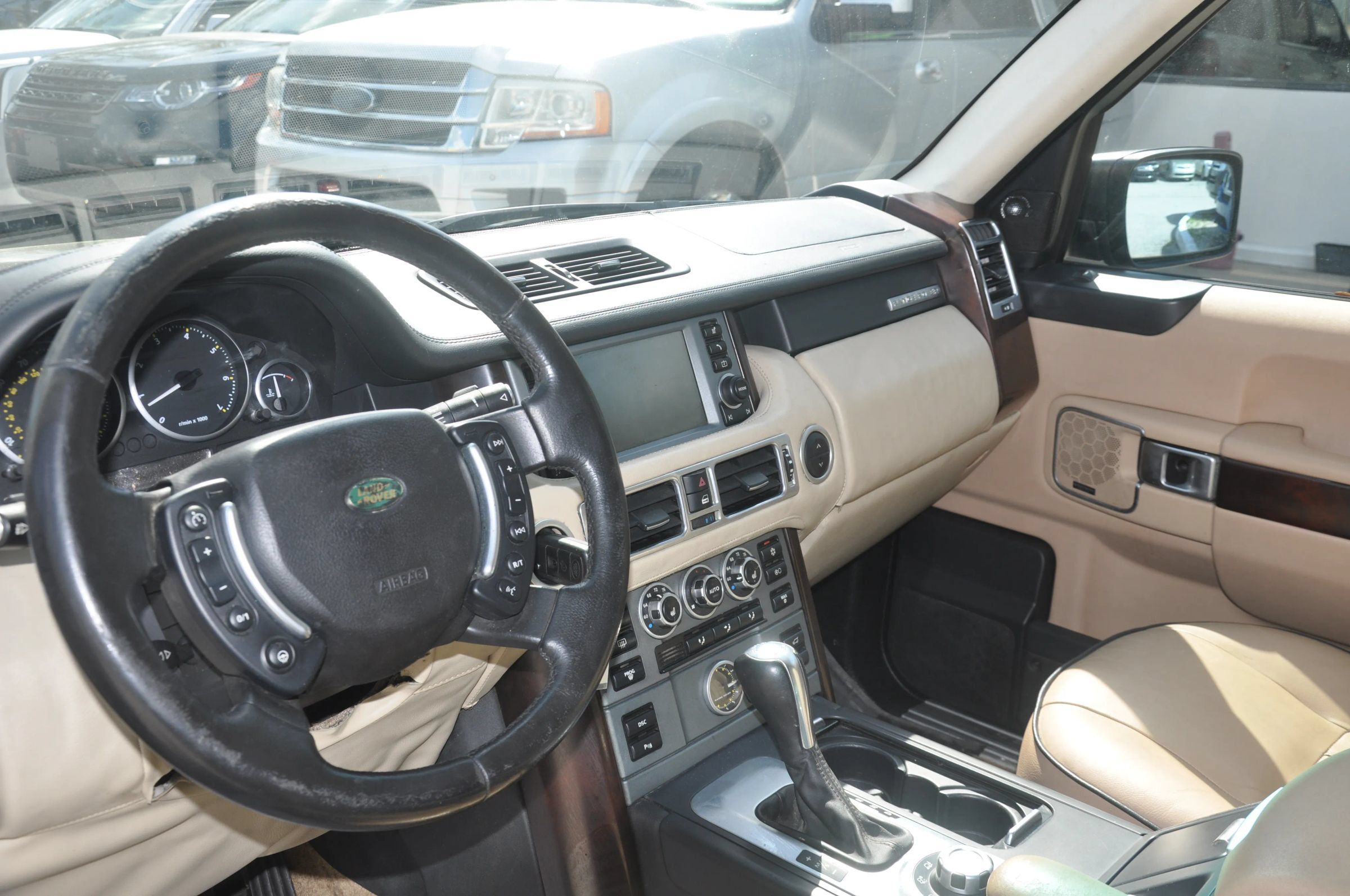 Used 2008 Land Rover Range Rover HSE AWD/4WD image 12