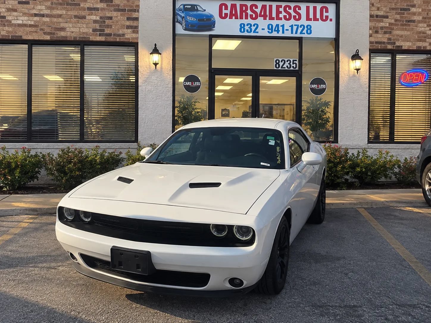 Used 2019 Dodge Challenger SXT w/ Blacktop Package RWD image 2