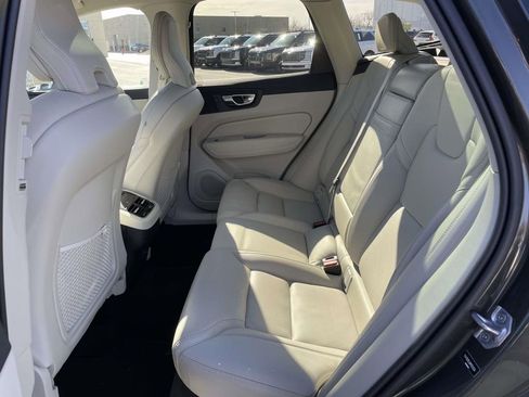 Used 2021 Volvo XC60 T5 Inscription image 3