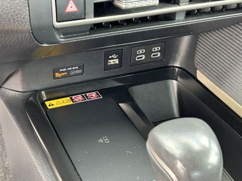 Used 2025 Toyota Camry SE FWD image 21