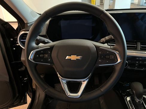 Used 2025 Chevrolet Trax LT w/ LT Convenience Package image 27