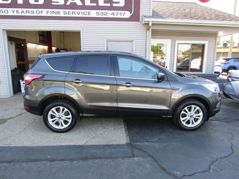 Used 2017 Ford Escape SE AWD/4WD image 2