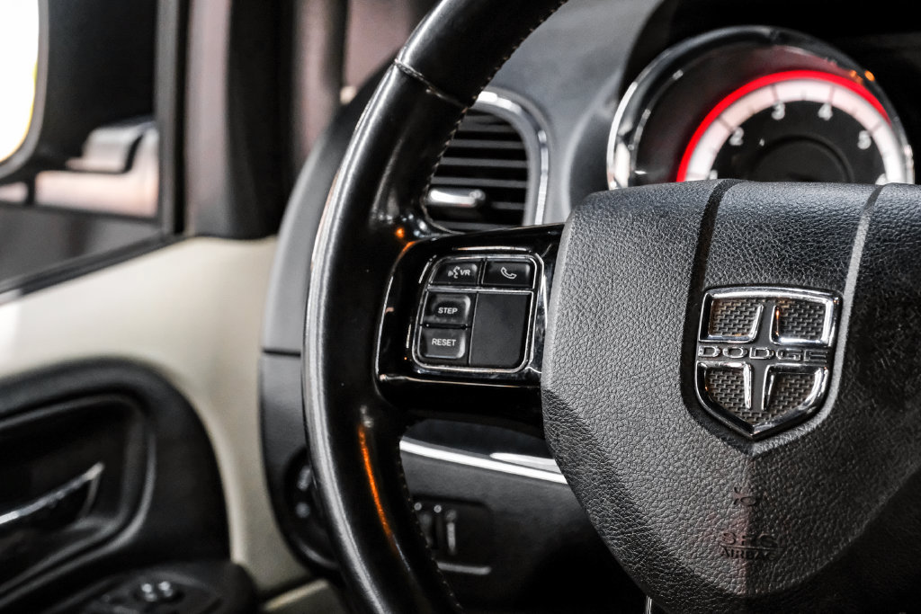 Used 2019 Dodge Grand Caravan SXT FWD image 18