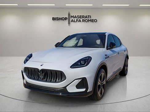 New 2025 Maserati Grecale Folgore image 3