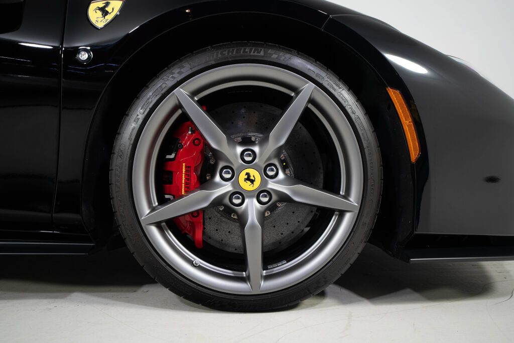 Used 2023 Ferrari F8 Tributo RWD image 20