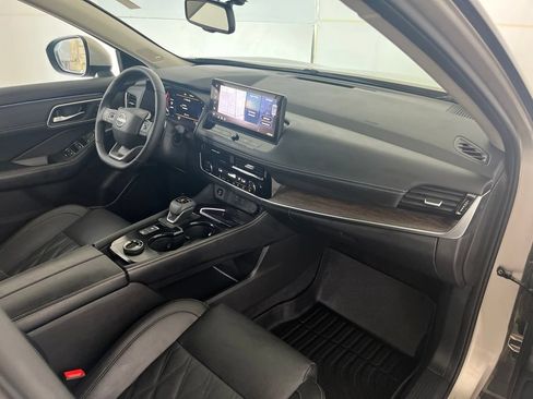 Used 2025 Nissan Rogue Platinum AWD/4WD image 23