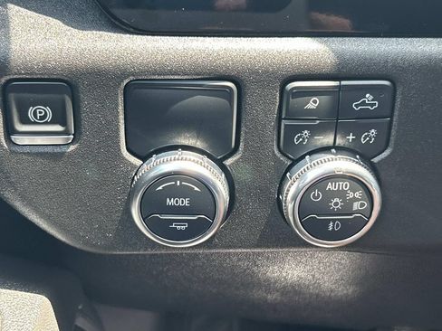 Used 2025 GMC Sierra 1500 SLT RWD image 40