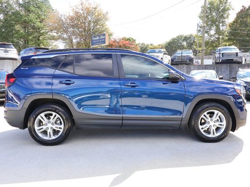 Used 2022 GMC Terrain SLE w/ Driver Convenience Package image 8