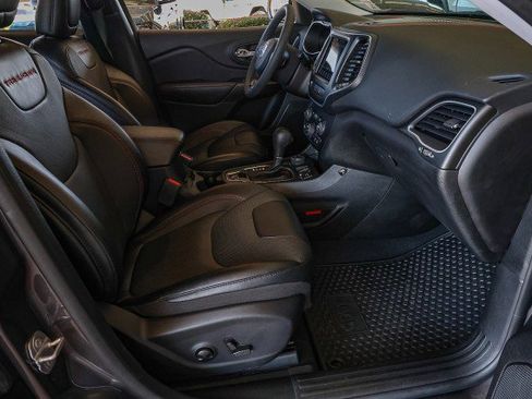 Used 2022 Jeep Cherokee Trailhawk w/ Premium Leather Package AWD/4WD image 34