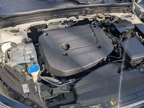 Certified 2023 Volvo XC40 B5 Plus image 31