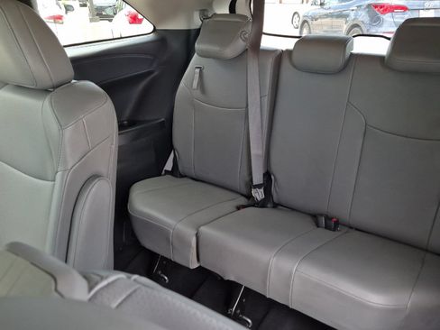 Used 2025 Toyota Sienna XLE FWD image 14