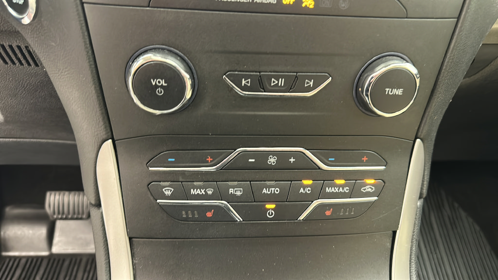 Used 2019 Ford Edge SEL w/ Equipment Group 201A AWD/4WD image 17