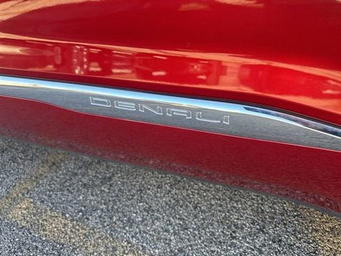 Used 2022 GMC Acadia Denali w/ Denali Ultimate Package image 13