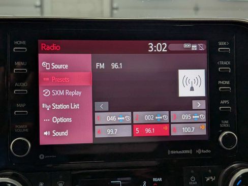 Used 2021 Toyota Highlander XLE AWD/4WD image 26