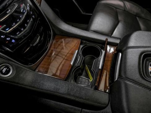 Used 2018 Cadillac Escalade Luxury image 24