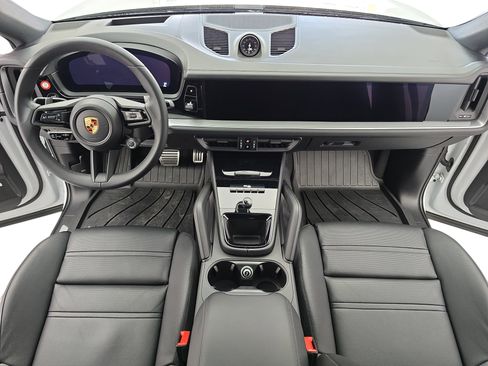 Used 2024 Porsche Cayenne S image 9