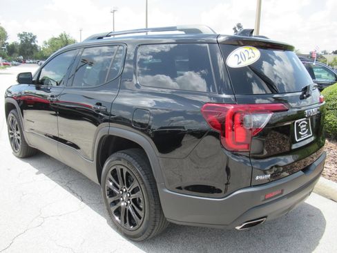 Used 2023 GMC Acadia SLE w/ Driver Convenience Package FWD image 5