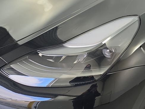 Used 2023 Tesla Model Y Long Range image 29