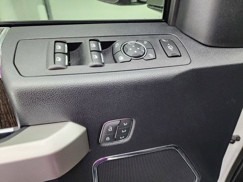 Used 2020 Ford F350 Lariat image 37