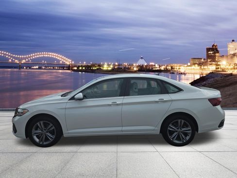 Certified 2024 Volkswagen Jetta SE FWD image 2