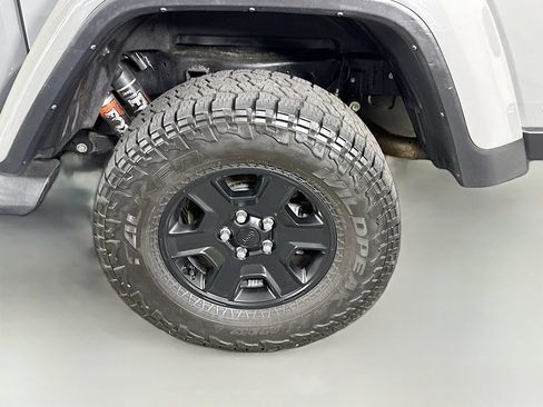 Used 2021 Jeep Gladiator Mojave w/ Dual Top Group AWD/4WD image 37