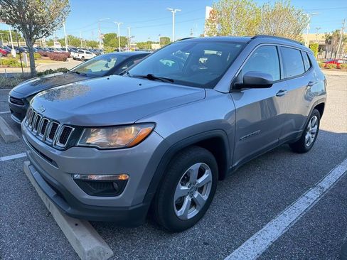 Used 2021 Jeep Compass Latitude FWD image 2