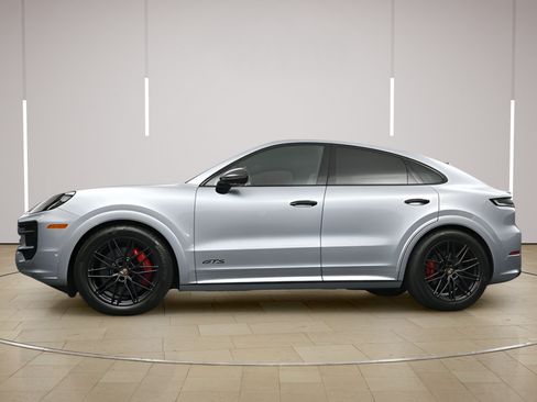 Certified 2025 Porsche Cayenne GTS AWD/4WD image 32