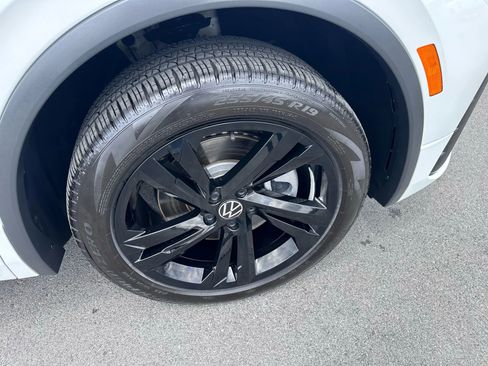 Used 2024 Volkswagen Tiguan SE R-Line image 13