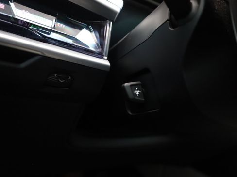 Used 2023 BMW 740i RWD image 40