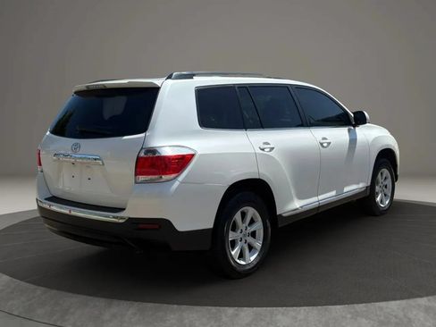 Used 2012 Toyota Highlander SE FWD image 6