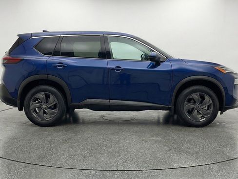 Used 2025 Nissan Rogue SV FWD image 11
