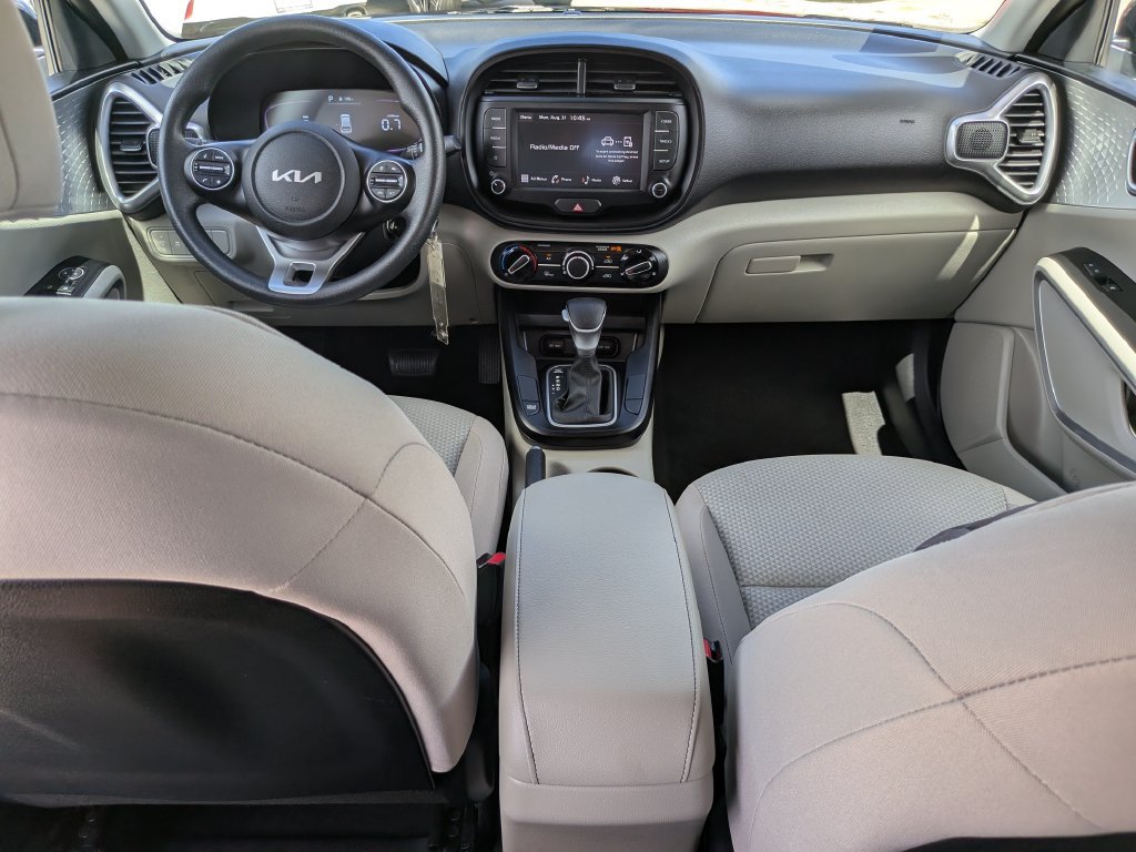 Certified 2025 Kia Soul LX w/ LX Technology Package FWD image 14