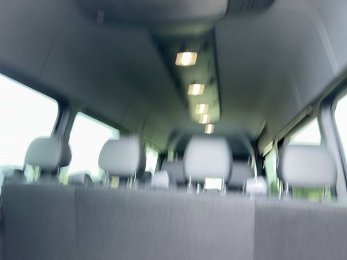 Used 2024 Mercedes-Benz Sprinter 2500 image 3