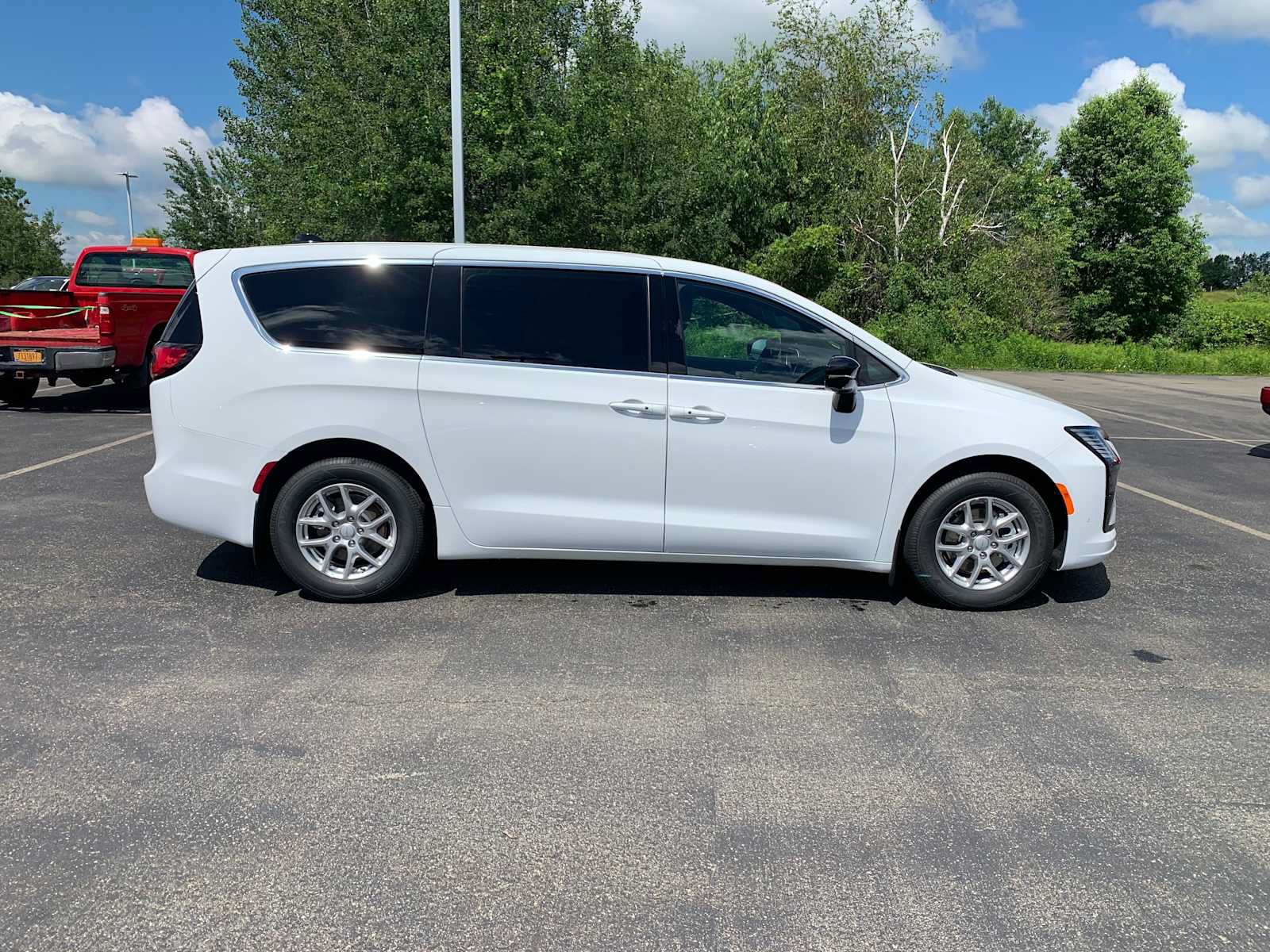 New 2027 Chrysler Pacifica Select FWD image 4