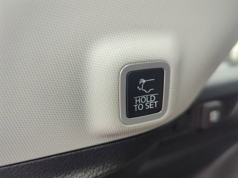 Used 2024 Jeep Grand Cherokee Limited image 19