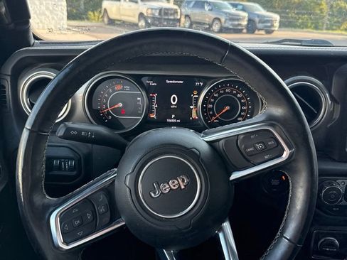 Used 2018 Jeep Wrangler Unlimited Sahara w/ Safety Group AWD/4WD image 6