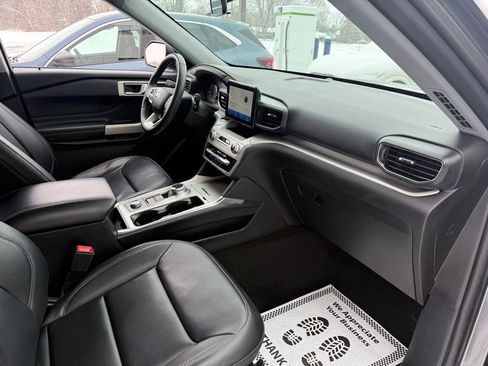Used 2023 Ford Explorer XLT w/ Equipment Group 202A image 14