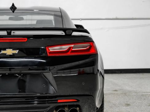 Used 2018 Chevrolet Camaro SS RWD image 40