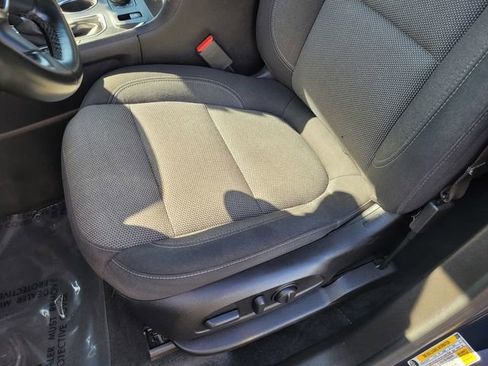 Used 2023 Chevrolet Traverse LT FWD image 12