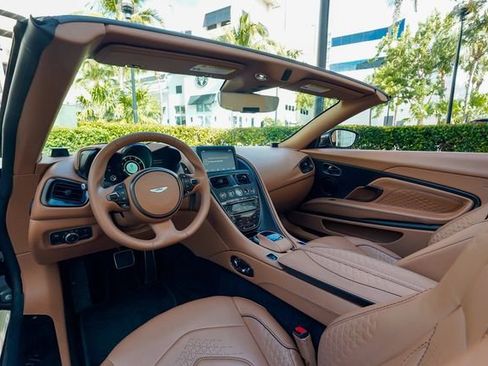 Used 2023 Aston Martin DBS Volante image 67