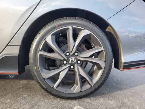 Used 2018 Honda Civic Sport Touring image 9